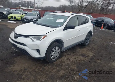 2018 Toyota Rav4 Le z USA, uszkodzony, nr VIN JTMBFREV5JJ733737